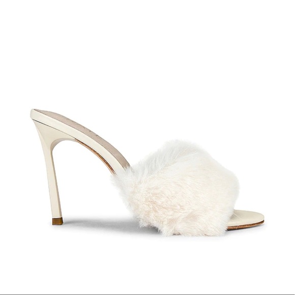RAYE the Label White Faux Fur Heel - Picture 5 of 8